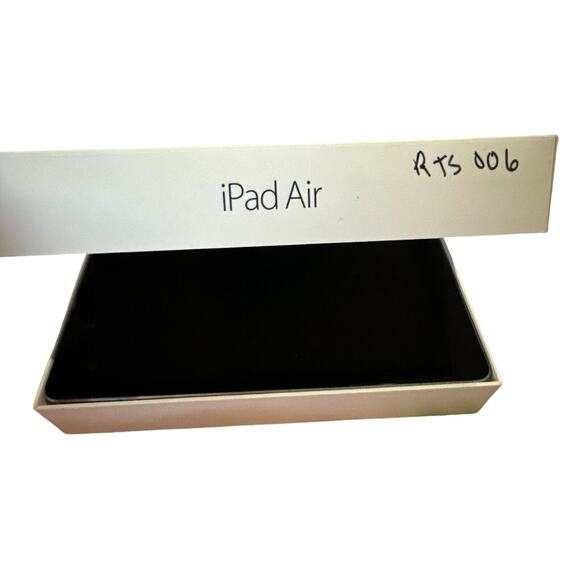 Apple iPad Air 1st Gen A1474 16GB 9.7" Wi-Fi Space Gray- EUC In Box No Cord (#2) - Picture 12 of 12